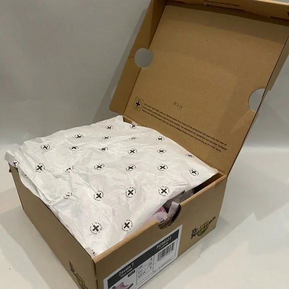 Dr. Martens Pink Kids Boots - Picture 7 of 8